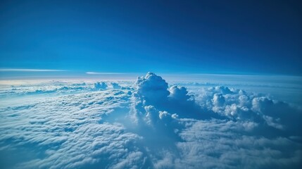 Obraz premium Aerial view of fluffy cumulus clouds beneath a vibrant blue sky.