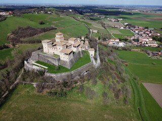 Il castello di Torrechiara, Parma, fotografato col drone