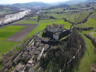 Il castello di Torrechiara, Parma, fotografato col drone