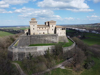 Il castello di Torrechiara, Parma, fotografato col drone
