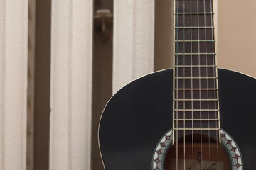 Obraz premium Musical instrument with intricate design resting near warm wall in a cozy room with visible breathing equipment