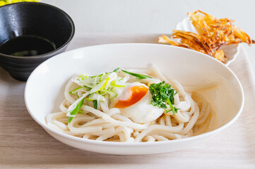 温泉卵のせぶっかけうどん