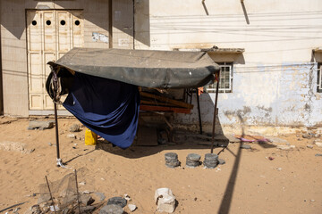 scène dans une rue de Dakar au Sénégal en Afrique © Pierre Laborde 