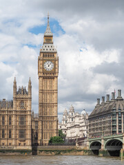 Obraz premium Westminster, London, Britain, United Kingdom, Europe - Palace of Westminster above the river Thames, Big Ben in the Elizabeth tower, Victoria tower