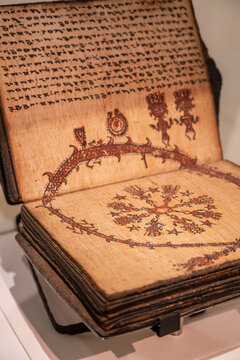 Pustaha divination book, Batak, Karo Batak group, Bakara village, Lake Toba, Sumatra, Indonesia, 19th century, fulled bark leaves, fibers and pigment, MuEC, Barcelona, ​​Catalonia, Spain