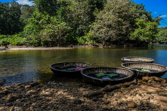 Kerala bowl boat ride experiance in Konni