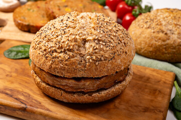 Make burger buns with vegan or vegetarian patties or burgers made from soybeans, grains, vegetables, grilled healthy food