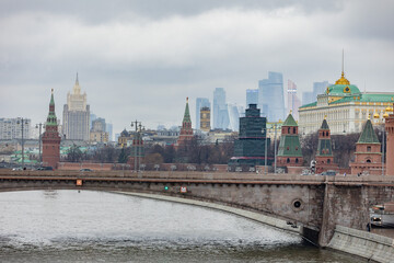 Obraz premium Russia. Moscow. View of the Bolshoy Moskvoretsky Bridge and the Kremlin.