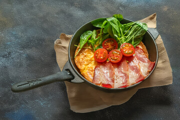 カリカリの焼きベーコン　Cook bacon in a cast iron skillet