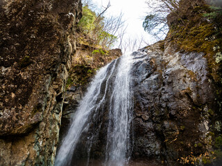 早戸大滝のダイナミックなクローズアップ
