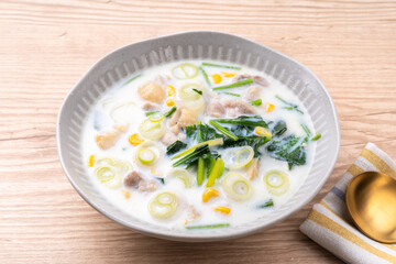 鶏肉とほうれん草のミルクスープ