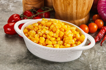 Sweet canned ripe corn grain