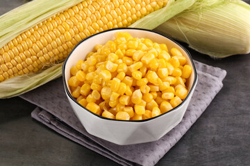 Canned sweet young corn grain