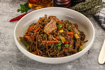 Soba with shredded pork and vegetables