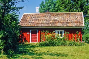 Old wooden croft a sunny summer day © Lars Johansson