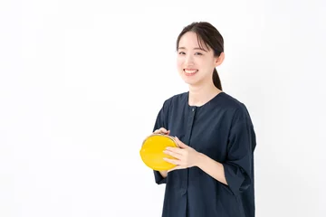  財布を持つ女性 © naka