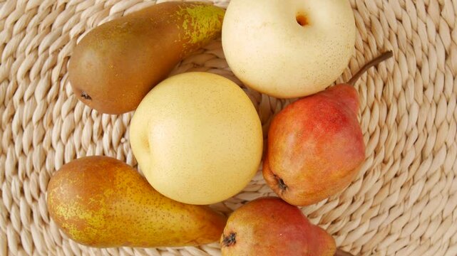 Apples and pears on the table.