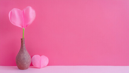 Fototapeta premium 美しいピンク色の花のコピースペース