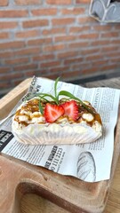 Decorating Banoffee Dessert with Strawberry