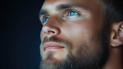 Obraz premium Close-up portrait, man looking upward