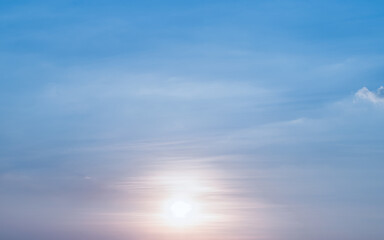 e sky is bright, tthhe fluffy white clouds are quiet.