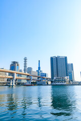 Fototapeta premium 春の神戸港震災メモリアルパークから見た神戸の街並み 兵庫県神戸市 Spring view of Kobe cityscape from Kobe Port Earthquake Memorial Park. Hyogo Pref, Kobe City.
