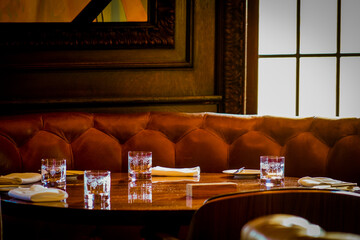 高級感あるレストランの席