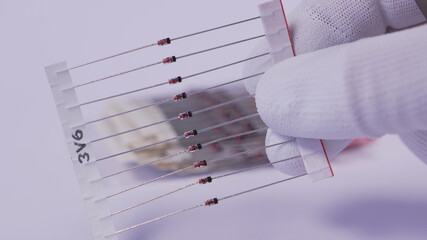 Component electronic diode zener through the hole technology