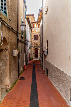 Fototapeta The old narrow streets in the medieval town of Riparbella in Tuscany