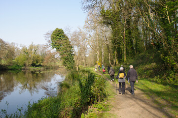 Groupe de randonneurs en Bretagne - France