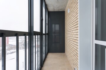 Obraz premium the balcony of an apartment on the upper floors of an apartment building