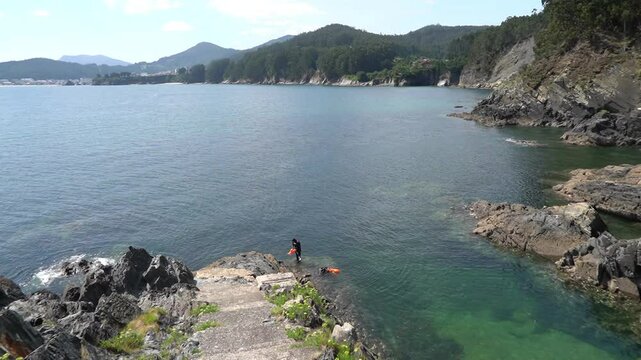 Frogmen Wrapping Up a Scuba Diving Session in the R&iacute;as Altas of Galicia - 1118
