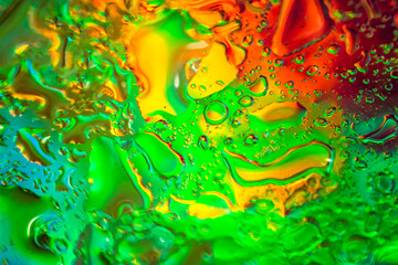 Fondo abstracto de colores verde, amarillo y rojo con textura y formas de burbujas de agua
