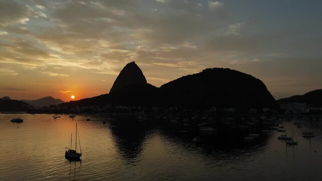 Rio de Janeiro - Sunrise over Guanabara Bay &ndash; Nascer do sol na Ba&iacute;a de Guanabara
