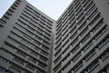 Fototapete Rund Enge Straßen Historic European city architecture with narrow streets and tall buildings under cloudy sky. Old town view — concept of travel, culture, urban lifestyle, and architectural heritage.  © Анна Климчук