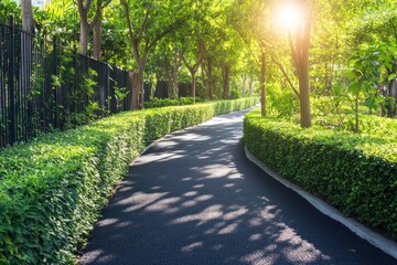 Obraz premium A winding path through a green landscape on a sunny day