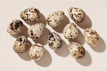 Obraz premium speckled quail eggs arranged in elegant formation, delicate natural shell pattern with brown speckling on white background