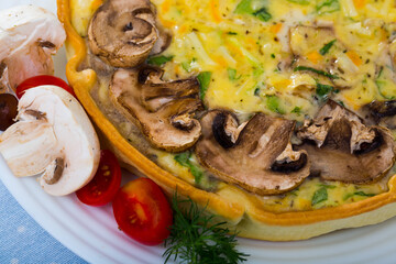 Delicious shortcrust pastry pie with porcini mushrooms, shiitake and champignons with sauce of Philadelphia and Cheddar cheese and yolks