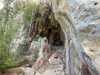 Cueva de Piter, Cabo Punta Burén