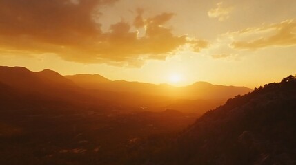 Naklejka premium Majestic mountains enveloped in golden sunlight during twilight hours