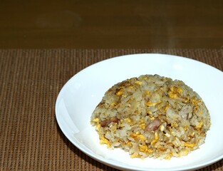 魚肉ソーセージを使ったチャーハン