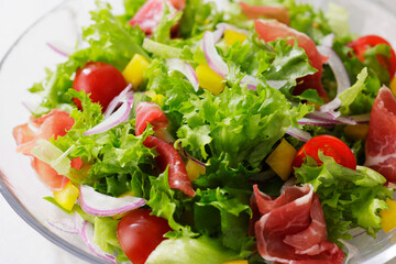 レタスと生ハムのサラダ　