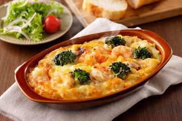 エビとブロッコリーのマカロニグラタン　Creamy Macaroni Gratin with Shrimp and Broccoli