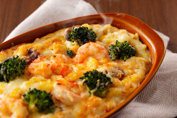 エビとブロッコリーのマカロニグラタン　Creamy Macaroni Gratin with Shrimp and Broccoli