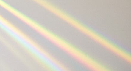 壁に映る虹色の光の模様の抽象的な背景