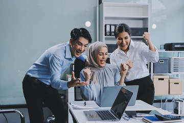 business meeting businesswoman woman office entrepreneur presentation success applause applauding audience achievement career job congratulation teamwork