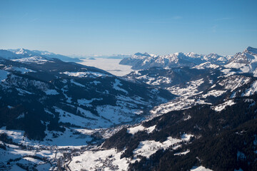 Haute Savoie : en montgolfi&egrave;re vue sur l'Arly et la Savoie