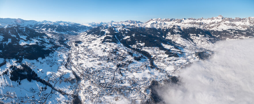 Haute Savoie : en montgolfi&egrave;re vue sur Meg&egrave;ve, Combloux et les Aravis 1
