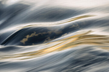 Flow of water in the Rhône photographed at slow speed