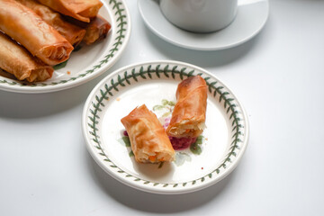 Fried spring rolls or Popiah Goreng, crispy fried spring roll filled with vegetables, meat or prawns, offering a crunchy delight. Usually served for breakfast or afternoon tea.